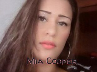 Mia_Cooper